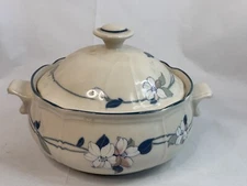 Epoch - "Pre-owned Apple Blossom" - 2 Quart Round Covered Casserole