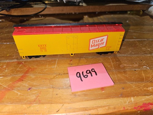HO SCALE OSCAR MEYER REFRIGERATOR BILLBOARD FREIGHT CAR, SEE PHOTOS