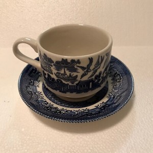 CHURCHILL-BLUE-WILLOW-CUP-amp-SAUCER-MADE-IN-ENGLAND-Vintage-With-Crazing