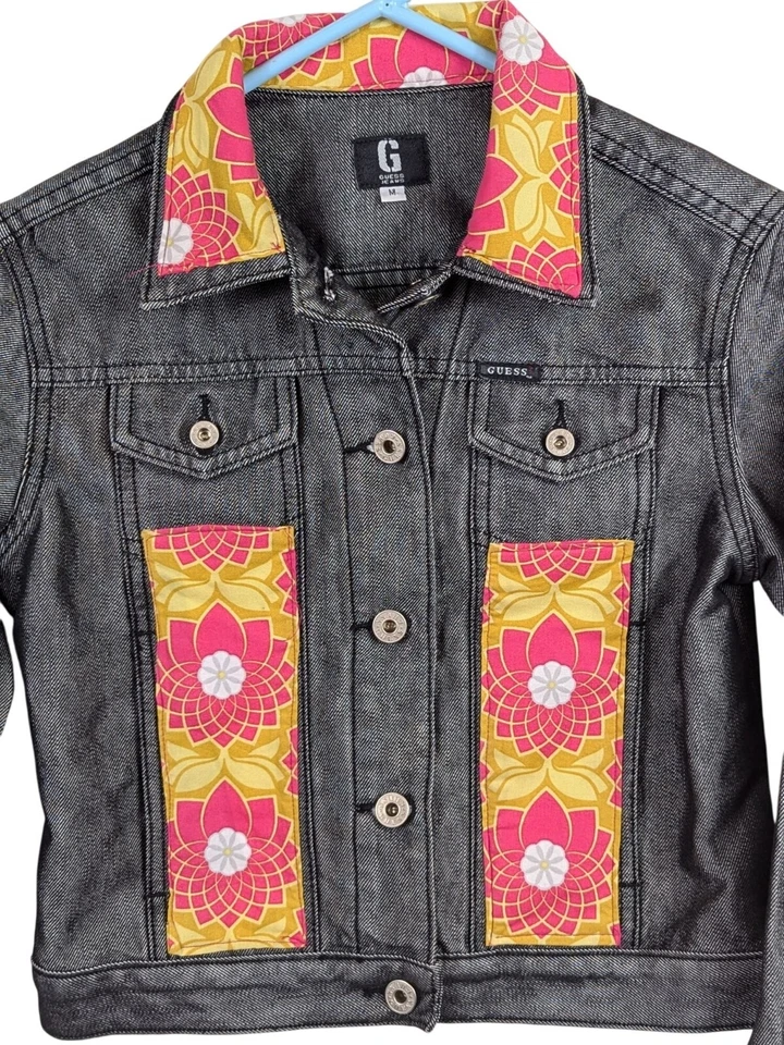 Chaqueta Jean Guess Niñas Talla M 10 Negra Reciclada Rosa Floral Embellecida Western Foto 2 de 4