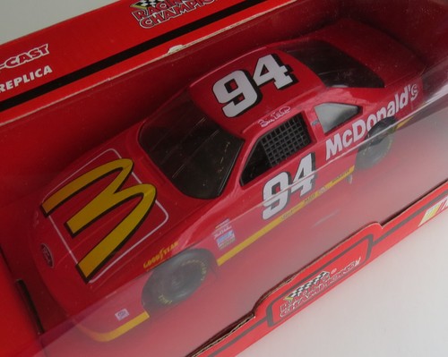 Sin usar y en caja 1995 Racing Champions escala 1:24 McDONALD'S STOCK CAR #94 NASCAR diecast - Imagen 2 de 3