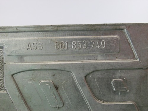 original VW Polo 1 L emblema de metal con letras - 861853749 - Imagen 3 de 4