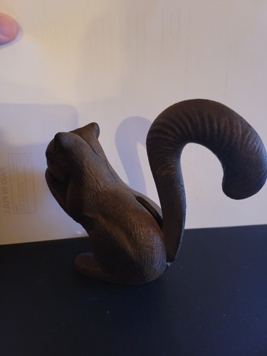 1900's Cast Iron Squirrel Nut Cracker Tail Lever 4.5" Tall Vintage Antique - Picture 4 of 4