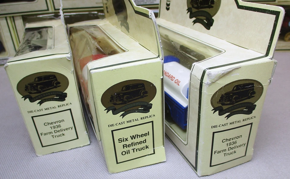 Lot of 10 Lledo England Chevron Commemorative Model Diecast Vehicles - Image 2 of 4