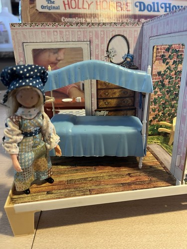 VINTAGE 1975 Knickerbocker Holly Hobbie Dollhouse w Doll. SEE LISTING - Picture 3 of 8