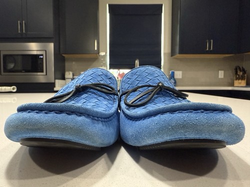 Mocassini Bottega Veneta da uomo in camoscio intrecciato con fiocco blu taglia 46 prezzo al pubblico $1.050 - Foto 14 di 17