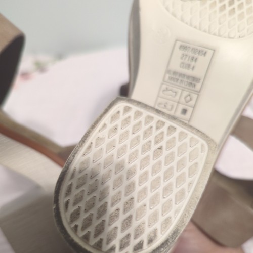 Pierre Dumas Tan Wedges Size 8.5 M used - Picture 7 of 8