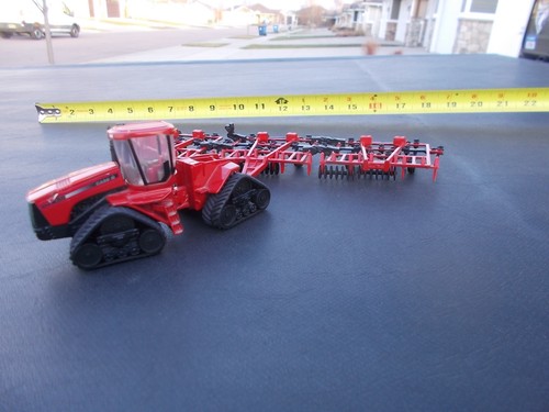 Ertl Case IH STX 450 Tractor de juguete de oruga granja e implemento de arado de cincel 1/64 - Imagen 4 de 14
