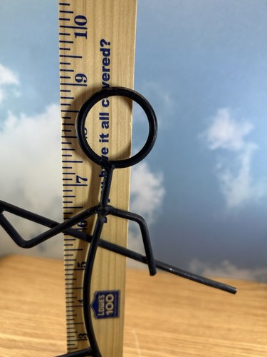 Scultura da tavolo arte saldata con filo figura minimalista con asta da pesca/gancio 9" - Foto 3 di 5