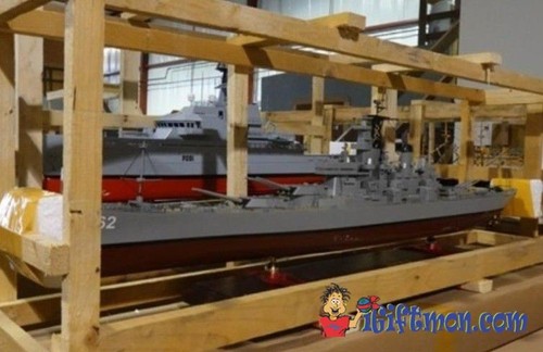 USS NEW JERSEY battleship 39" fully built wood model with stand - Picture 10 of 12