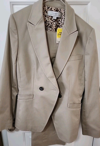 NWT Women’s Tahari Arthur S. Levin 2-Piece Pant Suit/1 Button Blazer Beige Sz 6