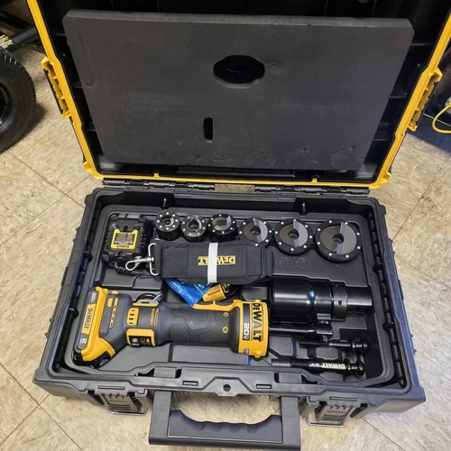 NEW DCE600D1K2 20V MAX 1/2''-2'' KNOCKOUT TOOL KIT