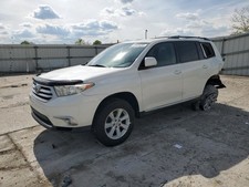 2012 Toyota Highlander Washer Reservoir OEM 3591423 4WD Used 134K Miles