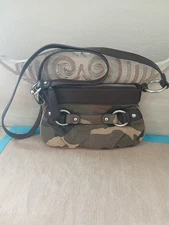 B Makowsky Camouflage Leather Crossbody Shoulder Bag Purse Detachable Strap Zips