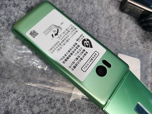 Very Good SHARP AQUOS Keitai 3 805SH (4G) Unlocked Flip Phone Single SIM JAPAN - 第 3/15 張圖片