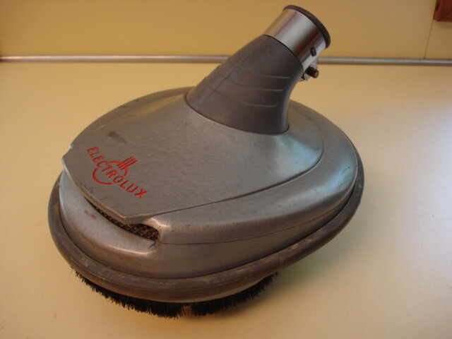 floor buffer with vacuum attachment