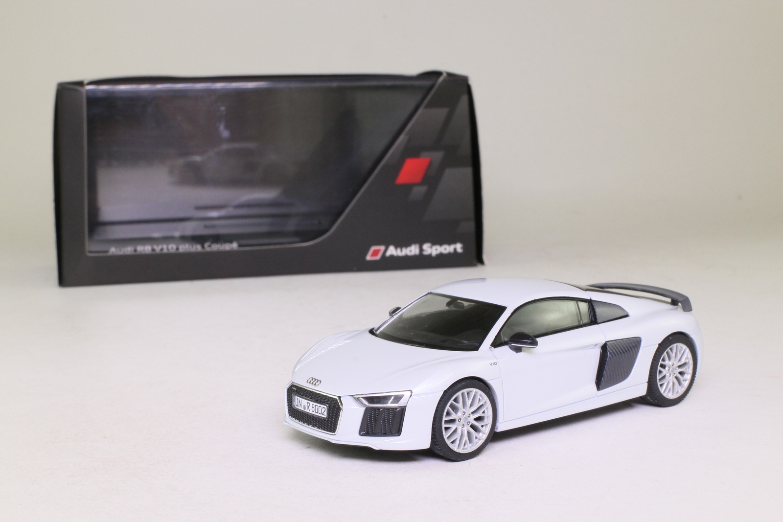Herpa 1 43 escala; 2012 AUDI R8 V10 Plus Coupe; Suzuka gris; Excelente En Caja Herpa 1 43 escala; 2012 2012 2012 AUDI R8 V10 Plus Coupe; Suzuka gris; Excelente En Caja 6ffdcc