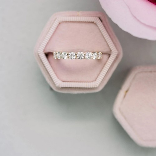 Alianza de boda a juego de moissanita de corte redondo de 2,70 mm para mujer - Imagen 1 de 9