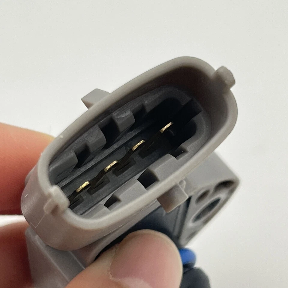 Genuine OE BOSCH Fuel Rail Pressure Sensor for Volvo S60 S80 V70 XC70 XC90 P0193 - Image 2 of 4