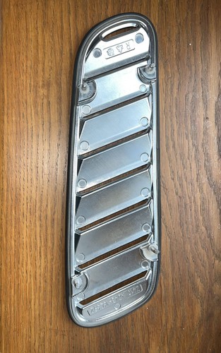 Aston Martin Rapide Bonnet/Hood Grille/Louvre/Vent RHS - AD43-16C692 - Foto 3 di 4