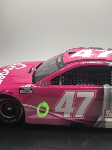 2020 Ricky Stenhouse Jr 47 Kroger Pink 1/24 Lionel Nascar Diecast 1/504 - Picture 9 of 17