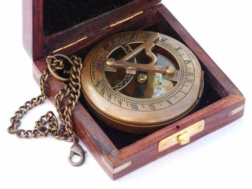 Brújula náutica de latón reloj de sol brújula con cadena y estuche de madera regalo hecho a mano - Imagen 2 de 3