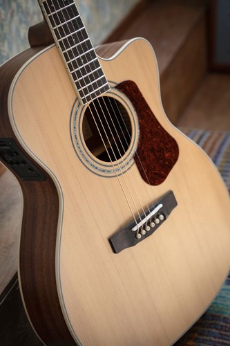 Guitarra Acústica Cort Luce L710F Natural Satin OM Tapa Sólida Fishman Presys Ecualizador - Imagen 4 de 10
