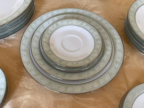Noritake- Vienne 6885 - Japan - 6 Place Setting - No Cups - Picture 7 of 10