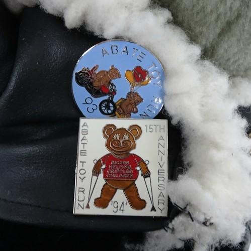 Plush Biker Dog Vintage Abate Lapel Pins Motorcycle 1990 Al Kader Shrine Toy Run - Picture 5 of 7