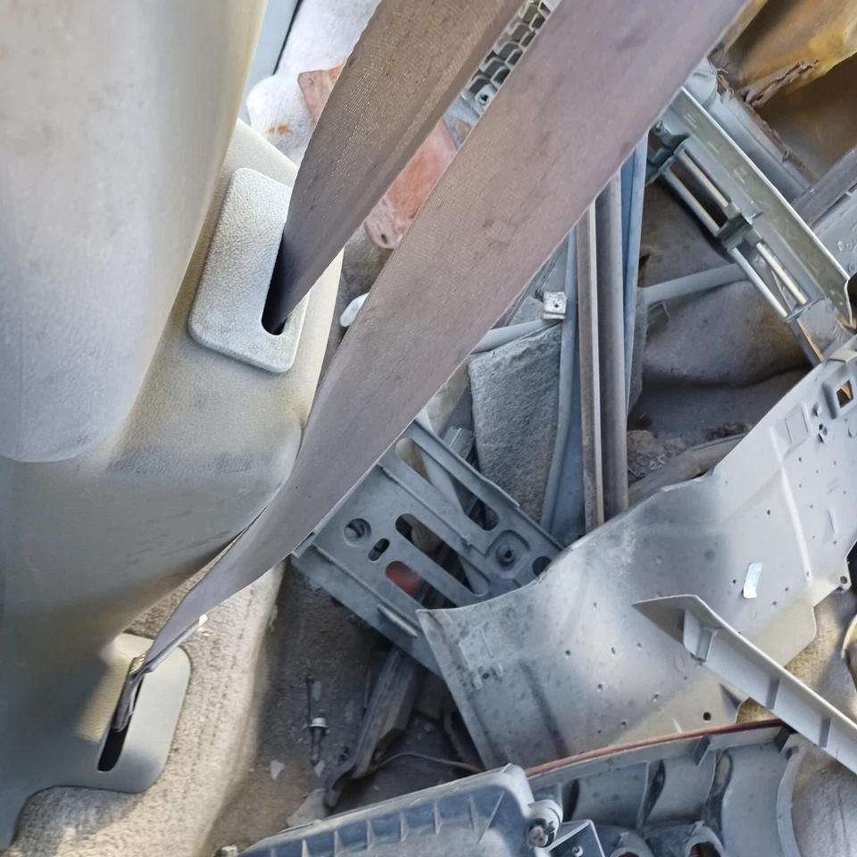 Cinturón de seguridad delantero derecho Caprice Chevrolet GM 95 retractor usado Foto 2 de 4