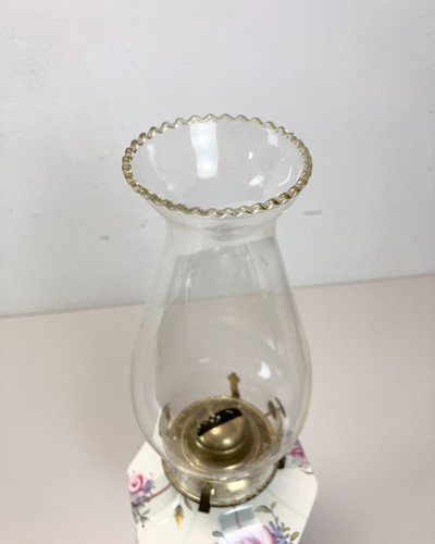 Robert Gordon Vintage Kerosene Lamp with Glass Flute - Picture 6 of 14