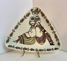 Triangular Plate Designed By Tori Gramstad Oliver For Figgjo Flint Norway