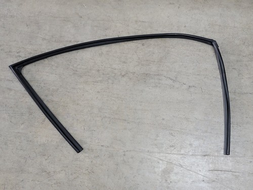 OEM 2011 - 2015 Hyundai Sonata/i45 Window Glass Run Channel Seal Front Right ☎
