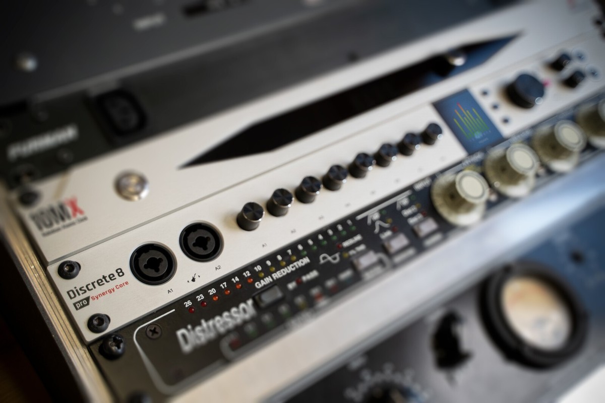 Antelope Audio - Discrete 8 Pro Synergy Core | 26x32 Antelope Audio - Discrete 8 Pro Synergy Core | 26x32