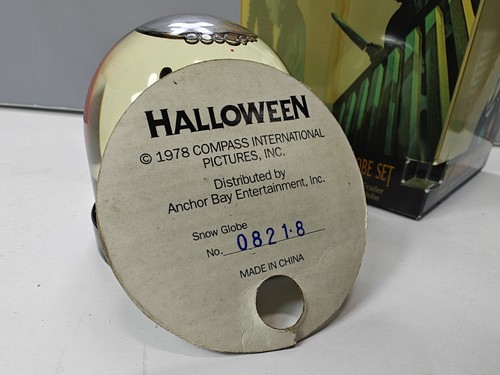 Halloween 20th Anniversary 1998 Snow Globe Set Michael Myers No VHS Numbered - Picture 5 of 10