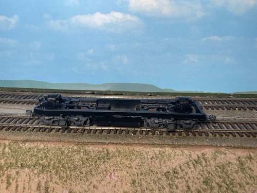 HO Athearn Blue Box EMD F-3/F-7/F-9 Factory Dummy Rolling Chassis w/Kadees. READ - Picture 3 of 4