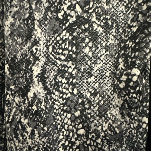 NWT SPANX Women Faux Leather Snake Shine Leggings Pants Stretch Grey Size L - Picture 4 of 4