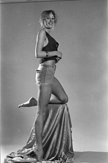 2 alte sw Negative hübsche Frau 35mm vom prof. Fotograf abx CJ6