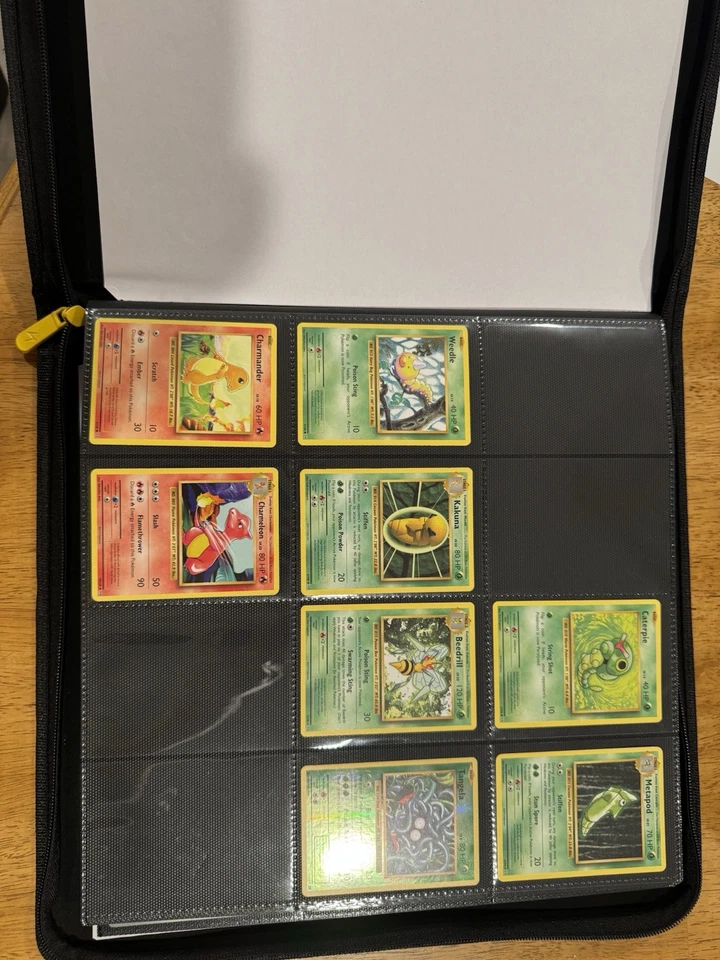 Carpeta Pikachu Ultra Pro con colección de cartas Pokémon - 151, XY Gen y vintage Foto 3 de 4