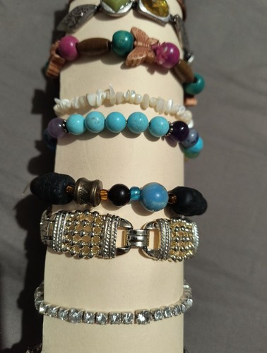 Lot of 10 Bracelets Women's Costume Jewelry - Picture 5 of 9