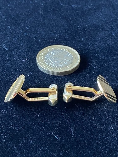 Vintage oval gold tone cufflinks with striped detail - Picture 2 of 3