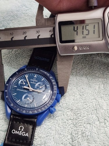 omega watch This non-limited model combines deep navy-blue tones with the - Picture 8 of 12