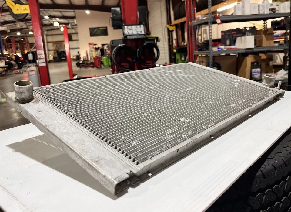 Mini radiador de aluminio Hella 2005-2016 1,6 L #8MK376754221 funciona bien R55 R57 R60 Foto 3 de 4