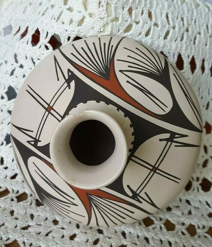 Jorge Corona signed Mexico pottery vase in black, orange 4 3/4" h, 5 3/4" w - Picture 2 of 5