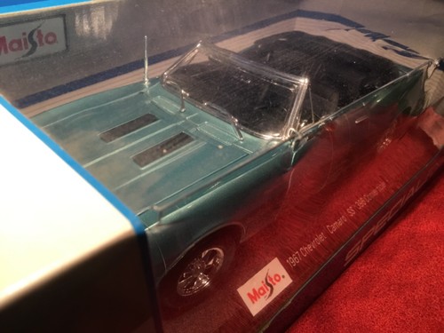 Maisto 1:18 Special Edition Diecast Model Car 1967 Chevrolet Camaro SS 396 Conv. - Picture 10 of 10