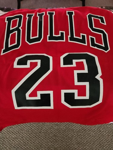 MICHAEL JORDAN NBA JERSEY RED SIZE 44 - NEW