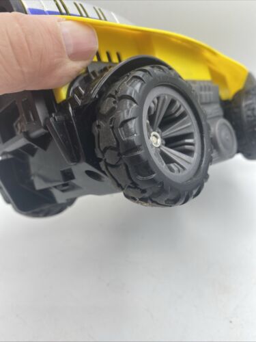 TYCO 2003 R/C YELLOW HOT POPPER REMOTE CONTROL CAR 40 MHz NO CONTROLLER UNTESTED - Picture 11 of 15