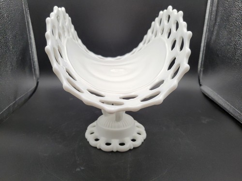 Vintage Westmoreland Milk Glass Pedestal Fruit Banana Plate Doric Lace - Picture 4 of 8