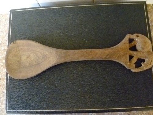 TWO ANTIQUE TRIBAL AFRICAN, HAND CARVED HARDWOOD, ELEPHANT HANDLED SALAD SERVERS - Picture 5 of 7