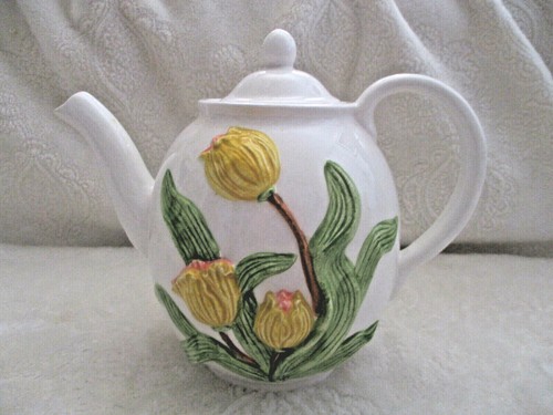 Vintage~ENESCO Corp.Taiwan~Ceramic Tea Pot~Raised Yellow Daffodils Pattern~7.0" - Picture 2 of 12
